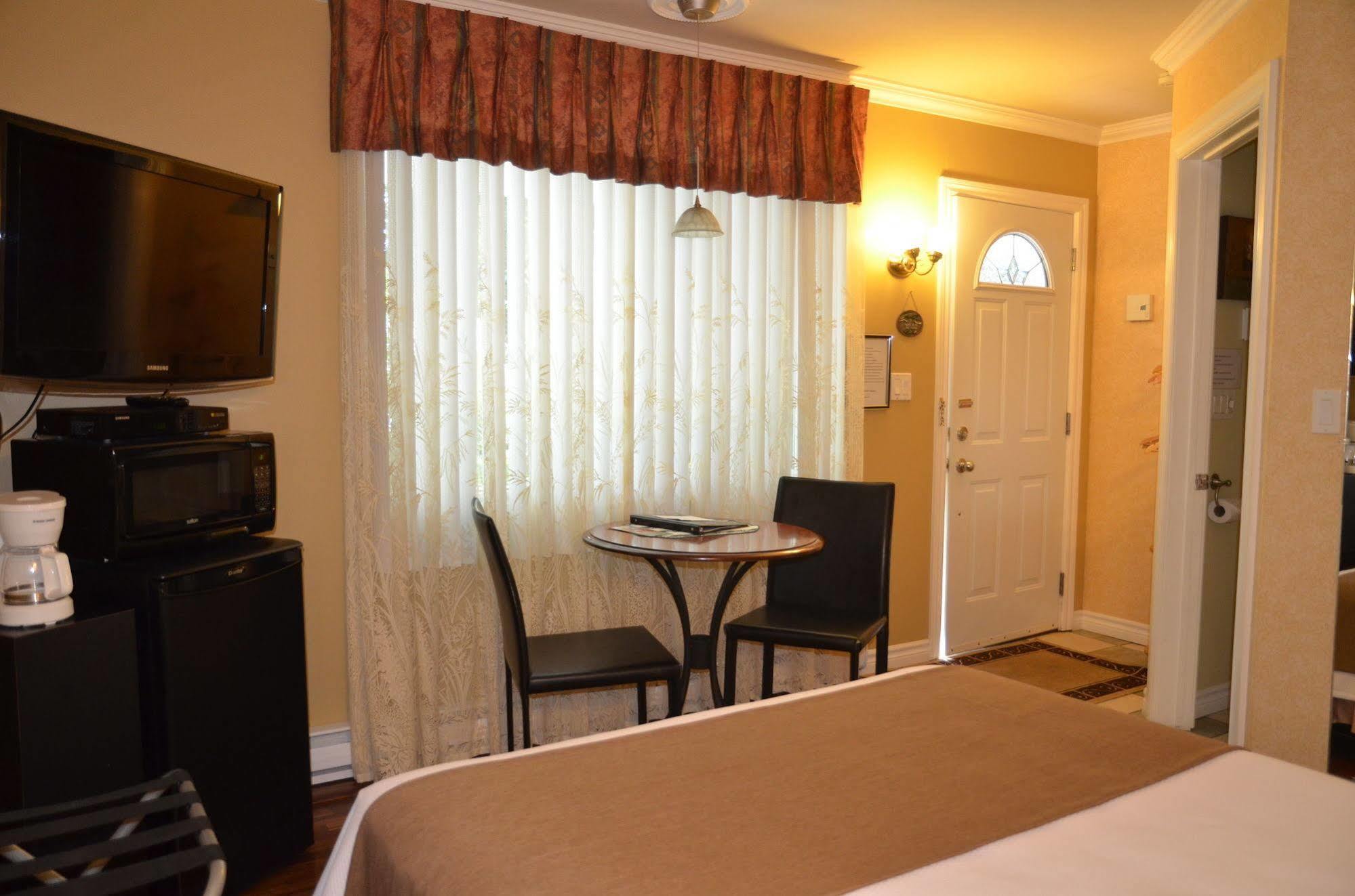 Motel Derfal 레팡티니 외부 사진